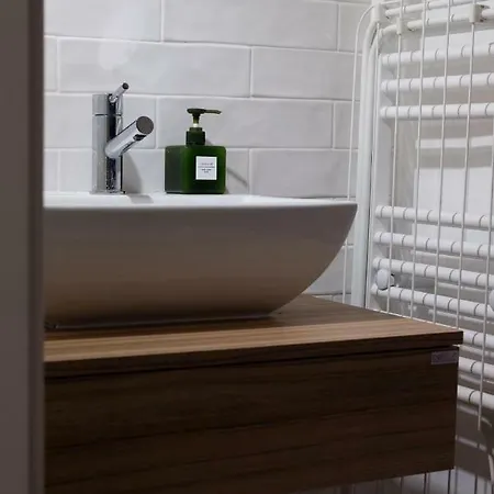 Principe Real In Quiet Street Apartment